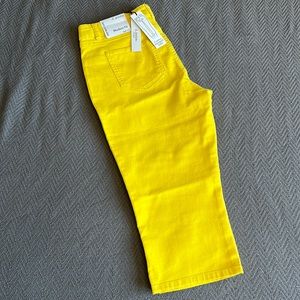 D. Jeans yellow high waist capris